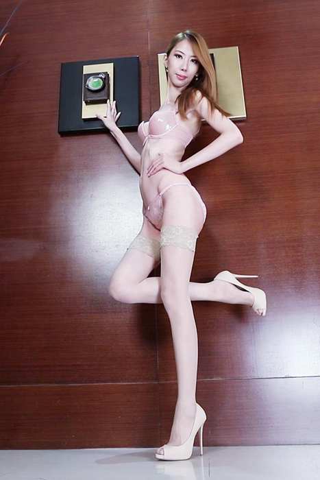 beautyleg腿模视频2015.12.18 No.607 Yoyo丝袜高跟少妇在卧室里的激情诱惑